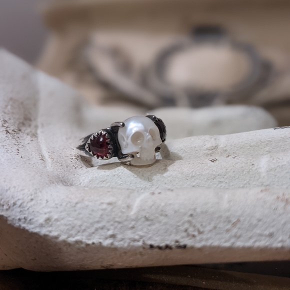 Sterling Silver Pearl Skull & Garnet Heart Ring - Picture 8 of 8